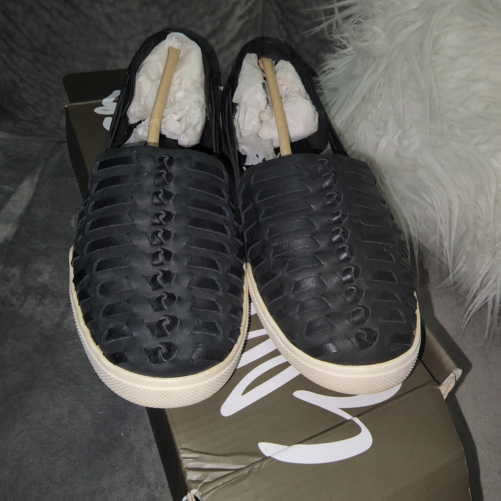 Black Elliot Lucca woven slip on